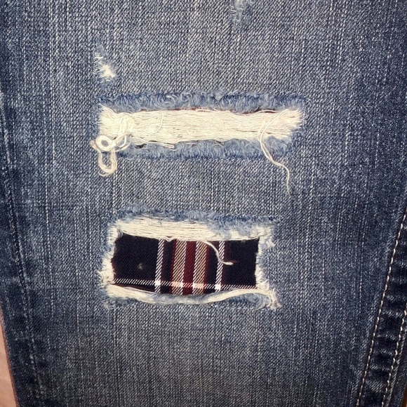 NWT Miss Me distressed/patches boyfriend crops - Picture 7 of 15